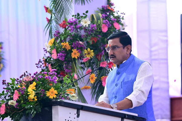 केंद्रीय राज्य मंत्री तोखन साहू ने मेधावी विद्यार्थियों को दी बधाई,अंशुल शर्मा से पसंदीदा मिठाई &lsquo;सोनपापड़ी&rsquo; के साथ   मुलाकात का किया वादा