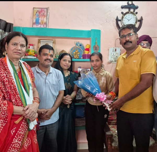 * रिया केशरवानी की ऐतिहासिक सफलता पर -नवीन जायसवाल ने किया सम्मान *