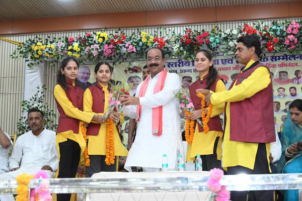 शासकीय उचित मूल्य दुकान विक्रेता सरकार की मजबूत कड़ी, योजनाओं के क्रियान्वयन में निभाते हैं अहम भूमिका : श्री अरुण साव    