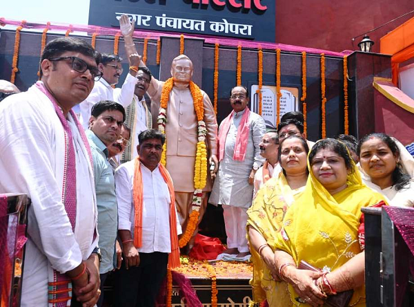 उप मुख्यमंत्री श्री अरुण साव ने अटलजी की मूर्ति का किया अनावरण