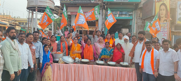 भारतीय जनता पार्टी की पश्चिम बंगाल, असम एवं पांडिचेरी में ऐतिहासिक जीत के उपलक्ष्य में  जिला मुख्यालय स्थित तिरंगा चौक में भव्य विजय उत्सव का आयोजन किया गया।
