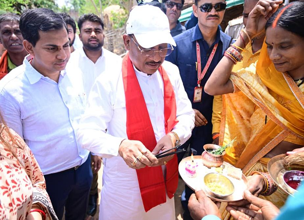 **सुशासन तिहार में वनांचल ग्राम लोखान में उतरा मुख्यमंत्री का उड़नखटोला *     