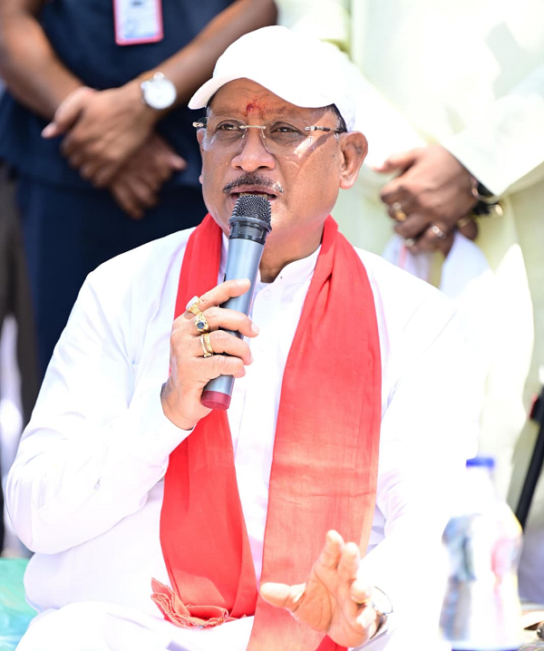 आम की छांव में बदले सपनों के मायने: मुख्यमंत्री ने कहा अब करोड़पति दीदी बनने की सोचिए