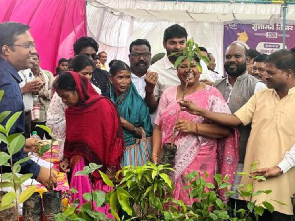 ग्राम बिछी टोली में 204 आवेदन प्राप्त, विधायक रायमुनि भगत ने आम नागरिकों को शिविर का लाभ उठाने की अपील
