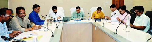 प्रगतिरत विकास कार्याे को समय पर पूर्ण करें, अप्रारंभ कार्याे को शीघ्र प्रारंभ करायें:उद्योग मंत्री
