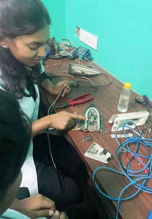 पुरुषों के वर्चस्व वाले एक और क्षेत्र में पैर जमाने महिलाएं तैयार