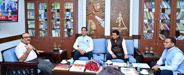भारत सरकार भूमि संसाधन विभाग के सचिव ने मुख्य सचिव से की सौजन्य भेंट
