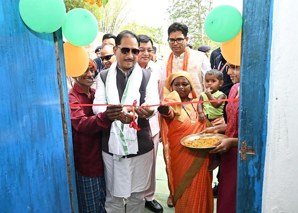 लेमरू में सीएम साय ने धरम सिंह के नए आवास में कराया गृह प्रवेश