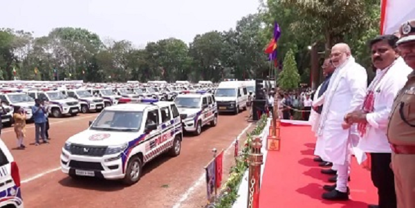 बस्तर मिशन पर अमित शाह, रायपुर में डायल 112 वाहनों को दिखाई हरी झंडी