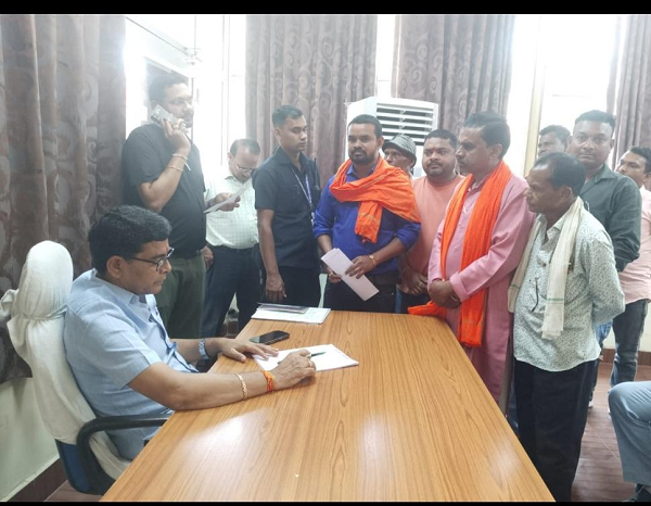 6 वर्षों से बंदोबस्त त्रुटि सुधार की मांग, ग्राम कस के ग्रामीणों ने राजस्व मंत्री टंकराम वर्मा से लगाई गुहार