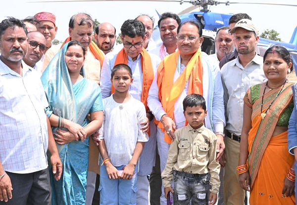 &rsquo;चिरायु योजना से मिली नई जिंदगी: समीरा और नितिन ने मुख्यमंत्री को थैंक यू कार्ड देकर जताया आभार&rsquo;