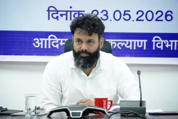 कलेक्टर ने पहाड़ी कोरवा विघालय के संचालन शैक्षणिक गतिविधियों की समीक्षा