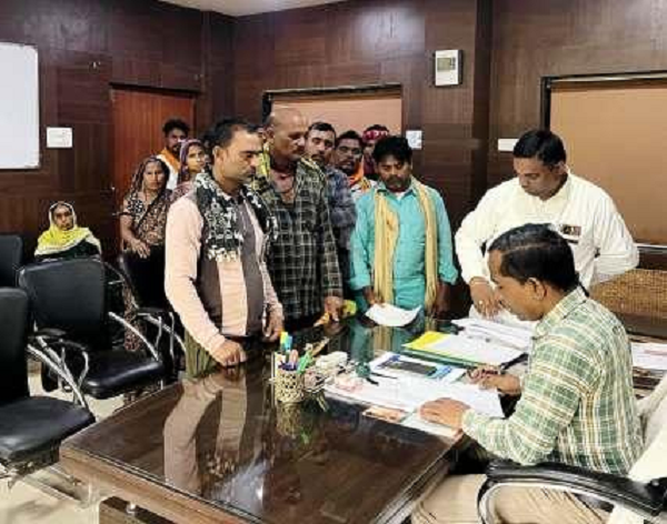 अपर कलेक्टर ने जनदर्शन में सुनी आमजन की समस्याएं, 60 आवेदनों पर त्वरित कार्यवाही के निर्देश