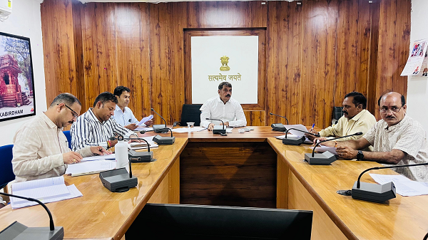 धान उठाव और अंतिम निराकरण में लापरवाही पर होगी सख्त कार्रवाई - कलेक्टर श्री गोपाल वर्मा