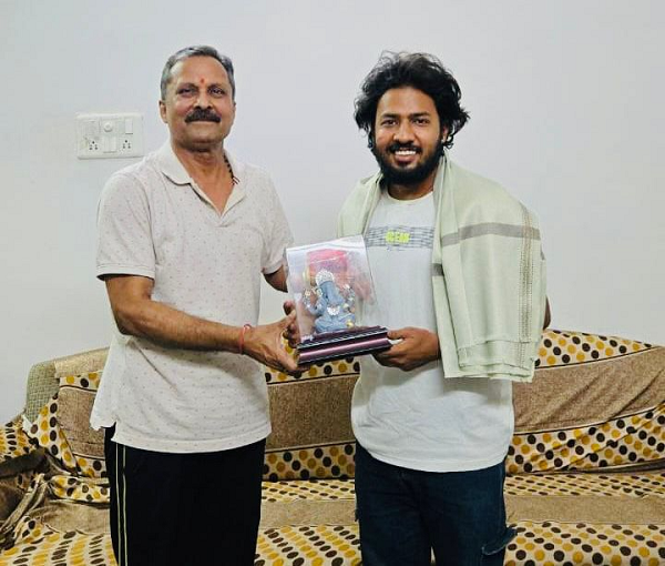 छोटे शहर से बड़े सपनों तक: गरियाबंद के &lsquo;बॉबी&rsquo; ने OTT की दुनिया में बनाई पहचान, पूर्व विधायक संतोष उपाध्याय ने किया सम्मानित