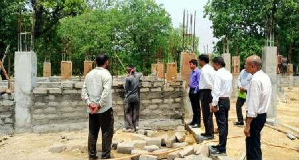 जगरगुंडा में जिला सीईओ मुकुन्द ठाकुर का औचक निरीक्षण