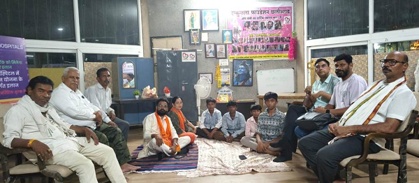 बापू की कुटिया में गूंजी हनुमान चालीसा, बच्चों को मिला संस्कार और नशामुक्ति का संदेश
