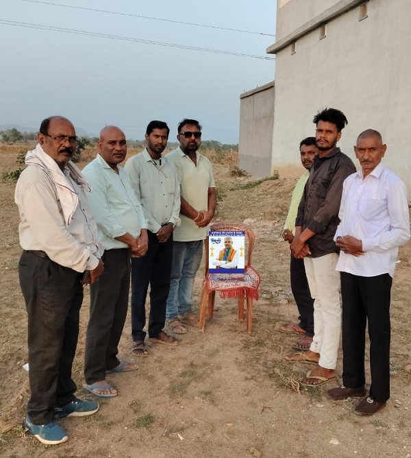 छत्तीसगढ़ योग आयोग के अध्यक्ष रूप नारायण सिन्हा  को श्रद्धांजलि दी गई मेडिकल टीम लोरमी