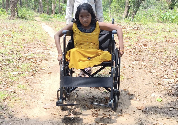 सुशासन तिहार-2026 : व्हीलचेयर पाकर खिले मासूम चेहरे, सुशासन तिहार में तुरंत हुआ समाधान