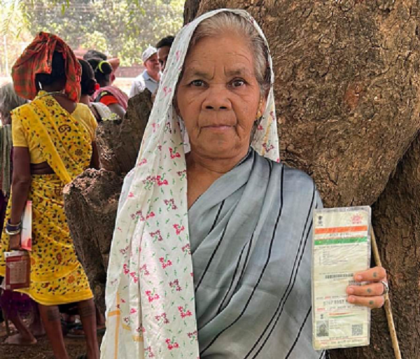 अबूझमाड़ के घने जंगल से निकलकर शहर तक पहुंची 'वय वंदना योजना'
