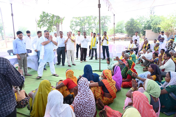  जनदर्शन में मंत्री श्री राजेश अग्रवाल ने सुनी ग्रामीणों की समस्याए