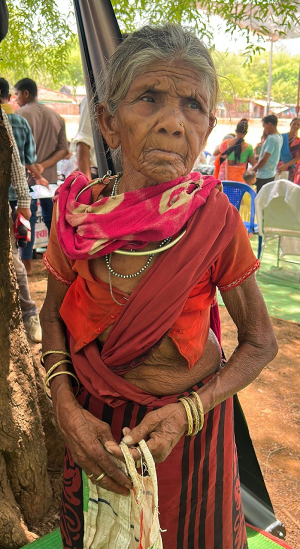 अबूझमाड़ के घने जंगलों से निकलकर शहर तक पहुंची 'वय वंदना योजना'  