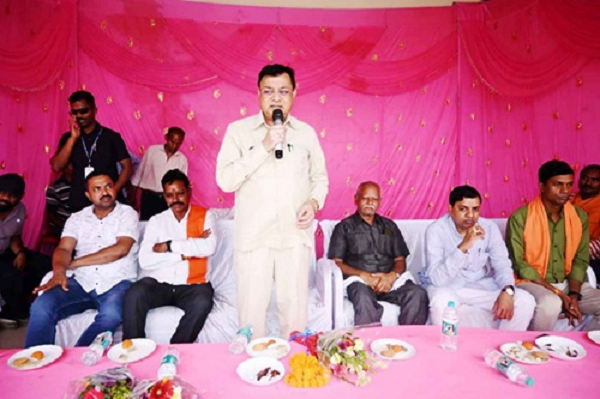 स्लम बाहुल्य वार्ड स्थित जोगियाडेरा पीपरापारा बस्ती में होगें 90 लाख रू. से सड़क डामरीकरण कार्य