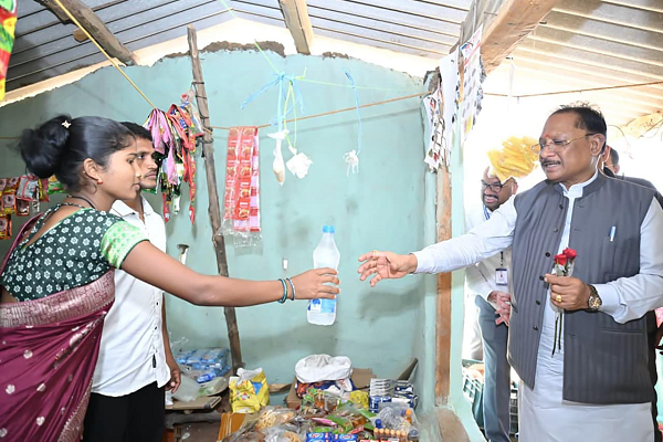जब मुख्यमंत्री रुके एक छोटी-सी किराना दुकान पर... और सामने थी बदलाव की बड़ी कहानी