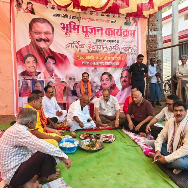 सांसद संतोष पांडेय ने ग्राम चचेड़ी में सांस्कृतिक भवन निर्माण कार्य का किया भूमिपूजन 