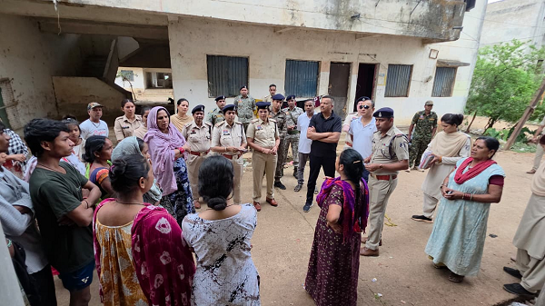  अटल आवास कालोनी में पुलिस की तड़के बड़ी रेड -पुलिस अधीक्षक ने स्वयं मोर्चा संभाला*