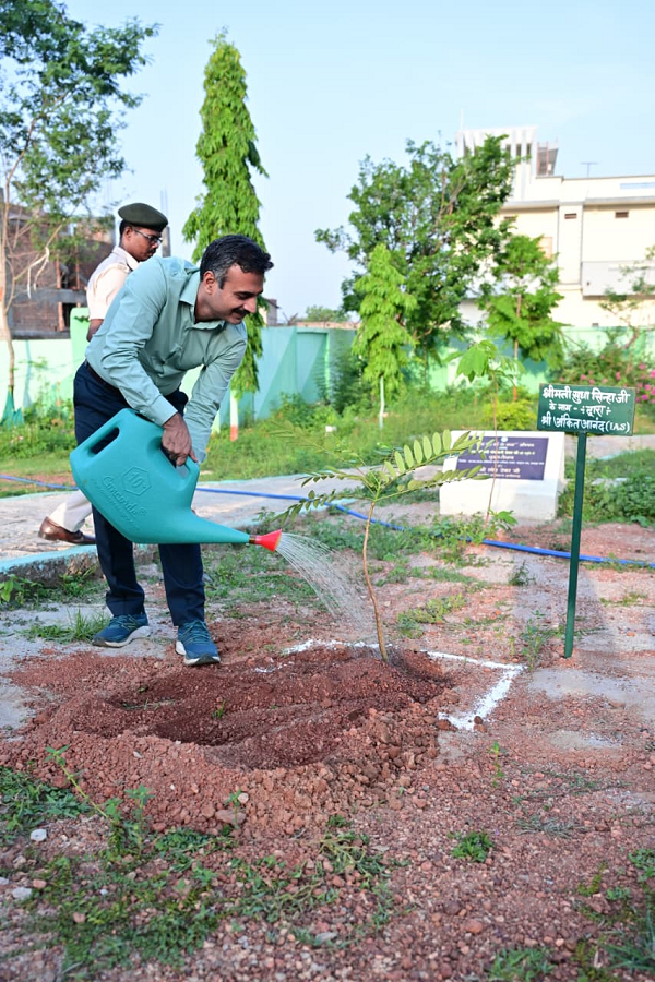 प्रभारी सचिव श्री अंकित आनंद ने &lsquo;एक पेड़ माँ के नाम&rsquo; अभियान के तहत किया पौधरोपण