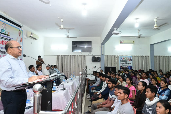 वन विभाग के ऑक्सन हॉल में करियर काउंसलिंग का सेमिनार सम्पन्न