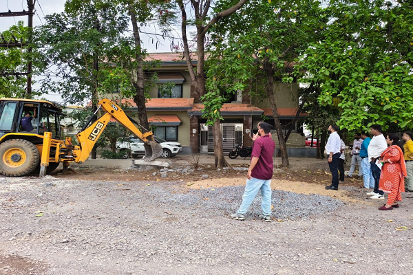  सेजबहार फेस-1 कॉलोनी की भूमि से गृह निर्माण एवं अधोसंरचना विकास मंडल ने हटाया अतिक्रमण
