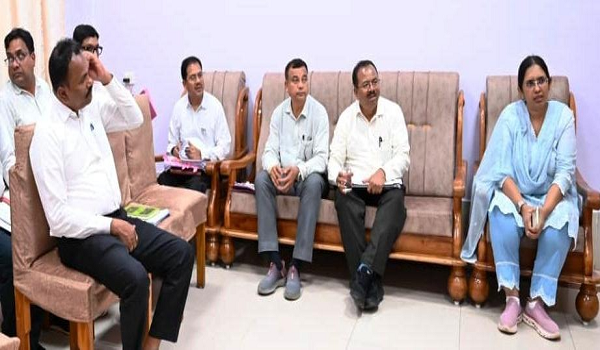 लोक निर्माण विभाग के सचिव ने निर्माणाधीन एवं प्रस्तावित कार्यों की समीक्षा की