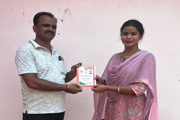  मुख्यमंत्री हेल्पलाइन बनी सहारा, शिकायत पर घर पहुंचा राशन कार्ड