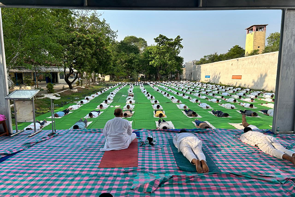 &rsquo;छत्तीसगढ़ प्रदेश की 33 जेलों में हज़ारों कैदियों द्वारा हर्षाेल्लास से अंतर्राष्ट्रीय योग दिवस मनाया गया&rsquo;