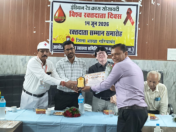 छ. ग. प्रदेश मुख्यमंत्री  विष्णुदेव साय ने डॉ. ओमप्रकाश वर्मा को किया सम्मानित