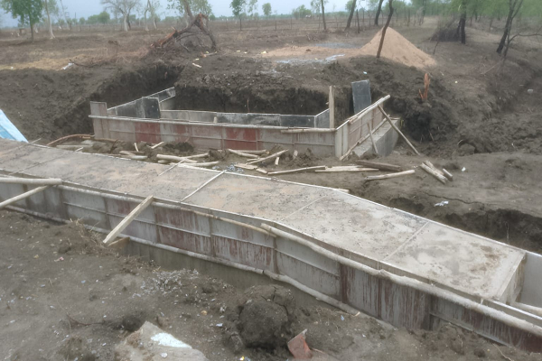 रेंगाटोला में नरेगा पुलिया निर्माण पर भ्रष्टाचार की बू, बिना सूचना पटल चल रहा काम, गुणवत्ता पर गंभीर सवाल