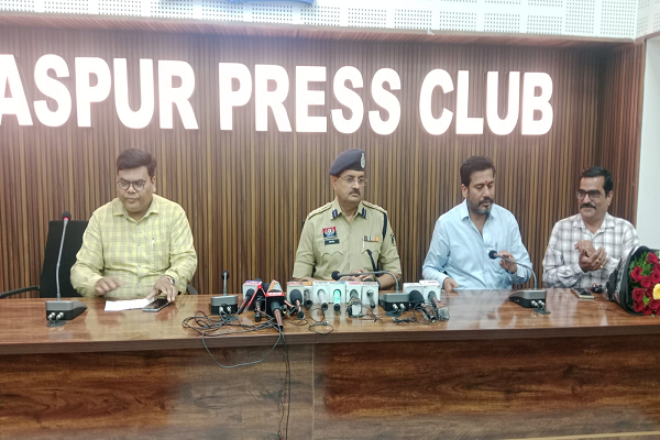  प्रेस क्लब में पहुना बनकर पहुंचे एसएसपी रजनेश सिंह.. जीवन और काम से जुड़े रोचक किस्सो को किया साझा, समाज और युवाओं के नाम दिया संदेश..