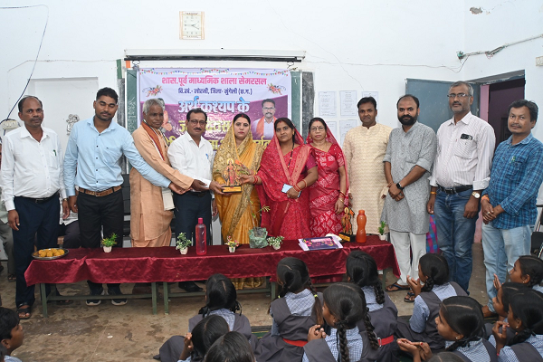  सुनील ने कराया नेवता भोज,शामिल हुई जनपद अध्यक्ष वर्षा सिंह,कुंती जायसवाल   सेमरसल स्कूल में सुनील ने कराया नेवता भोज