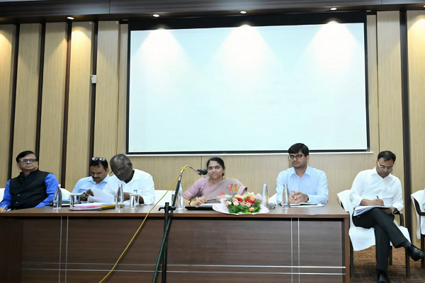  निर्माण कार्यों का हर 15 दिनों में करें निरीक्षण, नागरिक सुविधाओं के काम में न हो लापरवाही : श्रीमती शंगीता आर.