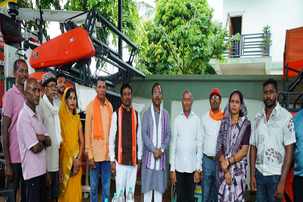  बीजापुर के सूदुर अंचल मांझीगुड़ा पहुंचे कृषि मंत्री श्री रामविचार नेताम