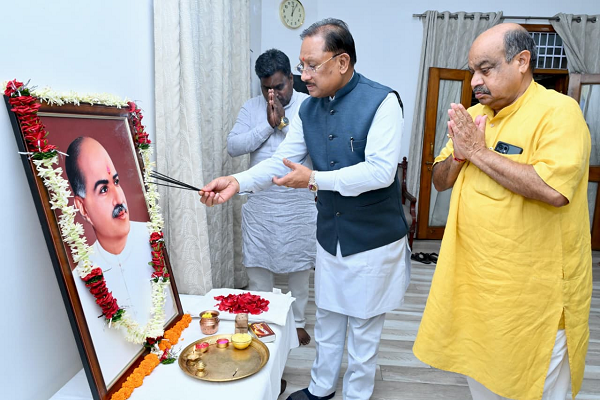मुख्यमंत्री श्री विष्णुदेव साय ने डॉ. श्यामा प्रसाद मुखर्जी की 125वीं जयंती पर उन्हें किया नमन