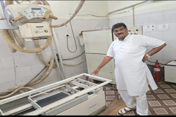 जिला अस्पताल में जलभराव पीडब्ल्यूडी की लापरवाही पर उठे सवाल