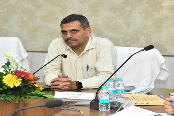 छत्तीसगढ़ में नई श्रम संहिताओं के क्रियान्वयन की हुई समीक्षा