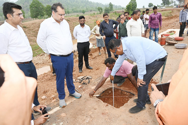 निर्माण कार्यों में मॉनीटरिंग और गुणवत्ता सुनिश्चित कराने में लापरवाही पर सहायक अभियंता और उप अभियंता को तत्काल निलंबित करने के निर्देश