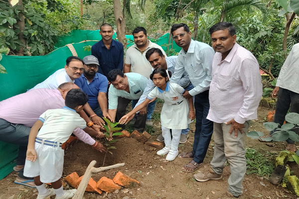 पौधारोपण और पर्यावरण का संरक्षण एवं संदेश दिया मेडिकल टीम
