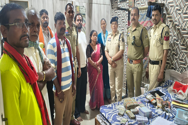 16 लाख नगद बरामद, बाकी रकम की तलाश में जांच, धान खरीदी घोटाले में बड़े नेटवर्क और सफेदपोशों की भूमिका की आशंका