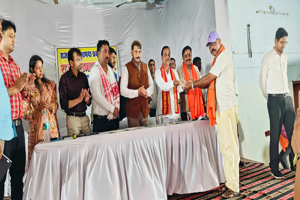उप मुख्यमंत्री श्री विजय शर्मा की पहल पर सहसपुर लोहारा में लगा विशेष राजस्व शिविर