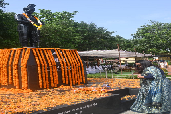  कोरकोट्टी में हुई नक्सल घटना में शहीद पुलिस अधिकारी-जवानों को दी गई श्रद्धांजलि